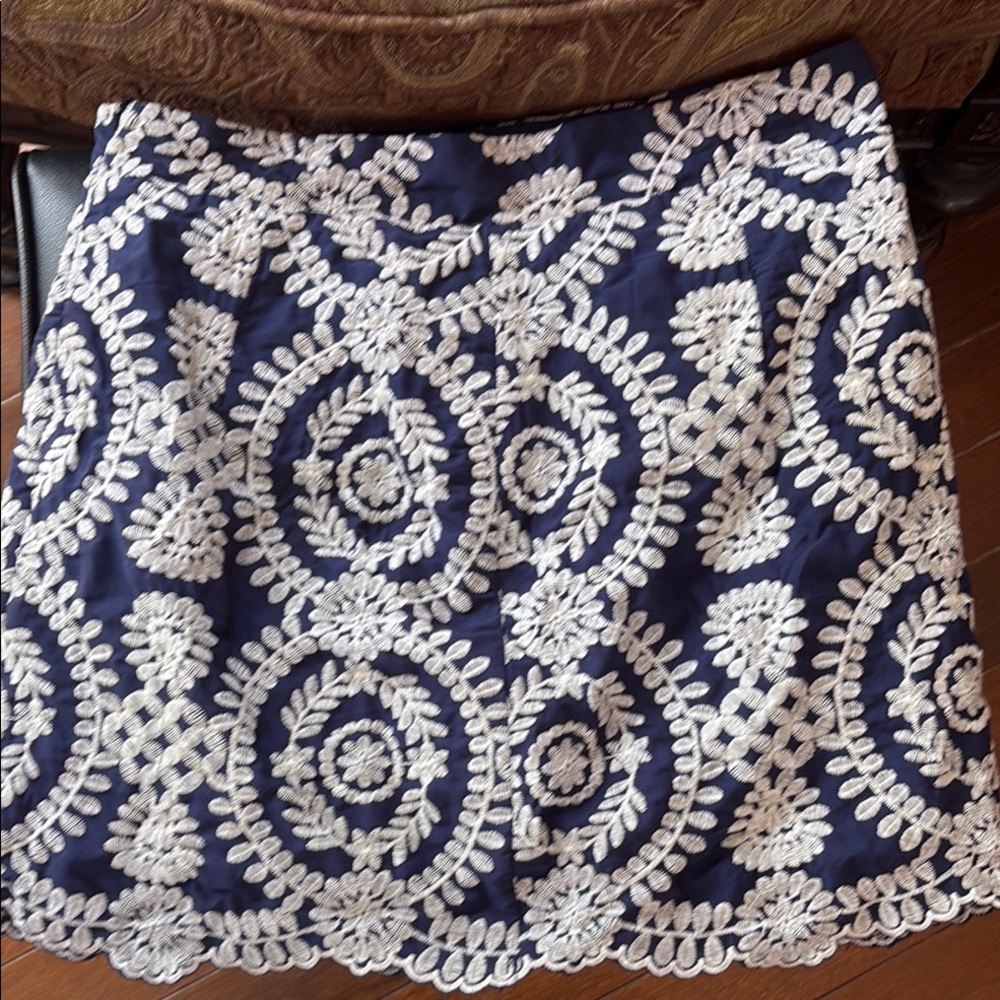 SHEIN Navy and White Skater Mini Skirt! Waist 16 inches & length 17inches.